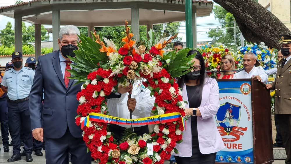 24/06 Día de Patria y de victoria. Conmemoramos hoy los 201 años de la Batalla de Carabobo con un acto Cívico-Militar en la plaza Bolívar de San Fernando de Apure. Reafirmando los valores de la independencia, la soberanía, la justicia y La Paz ⁦<a href="/NicolasMaduro/">Nicolás Maduro</a>⁩ ⁦