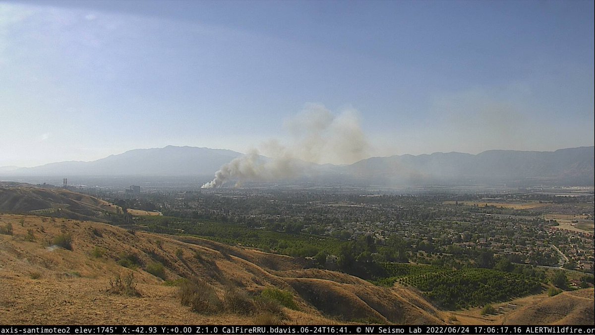 DanielFireTruck's tweet photo. New Vegetation Fire Hospitality Ln x Commercenter W, San Bernardino County, the Fire is 2 acres burning in heavy fuels, IC is requesting a helicopter for water drops. #HospitalityFire https://t.co/zPgvOmKbUP