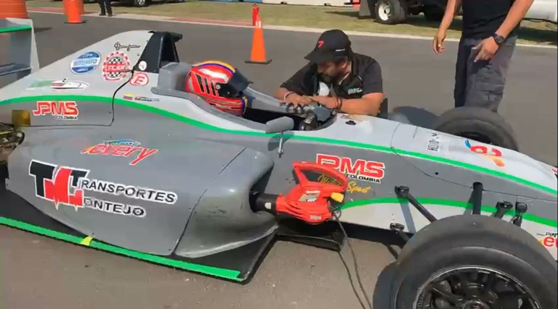 premiere_motors's tweet photo. El colombiano 🇨🇴 Juan Felipe Pedraza enfrentará este fin de semana la tercera ronda del Campeonato FIA #Nacam de #Fórmula4 que tendrá como escenario el Autódromo Miguel E. Abed, de 2,93 km, de Puebla, México. @fedeautos 
https://t.co/AlMhpVhnpK https://t.co/Xxwpe7jFnd