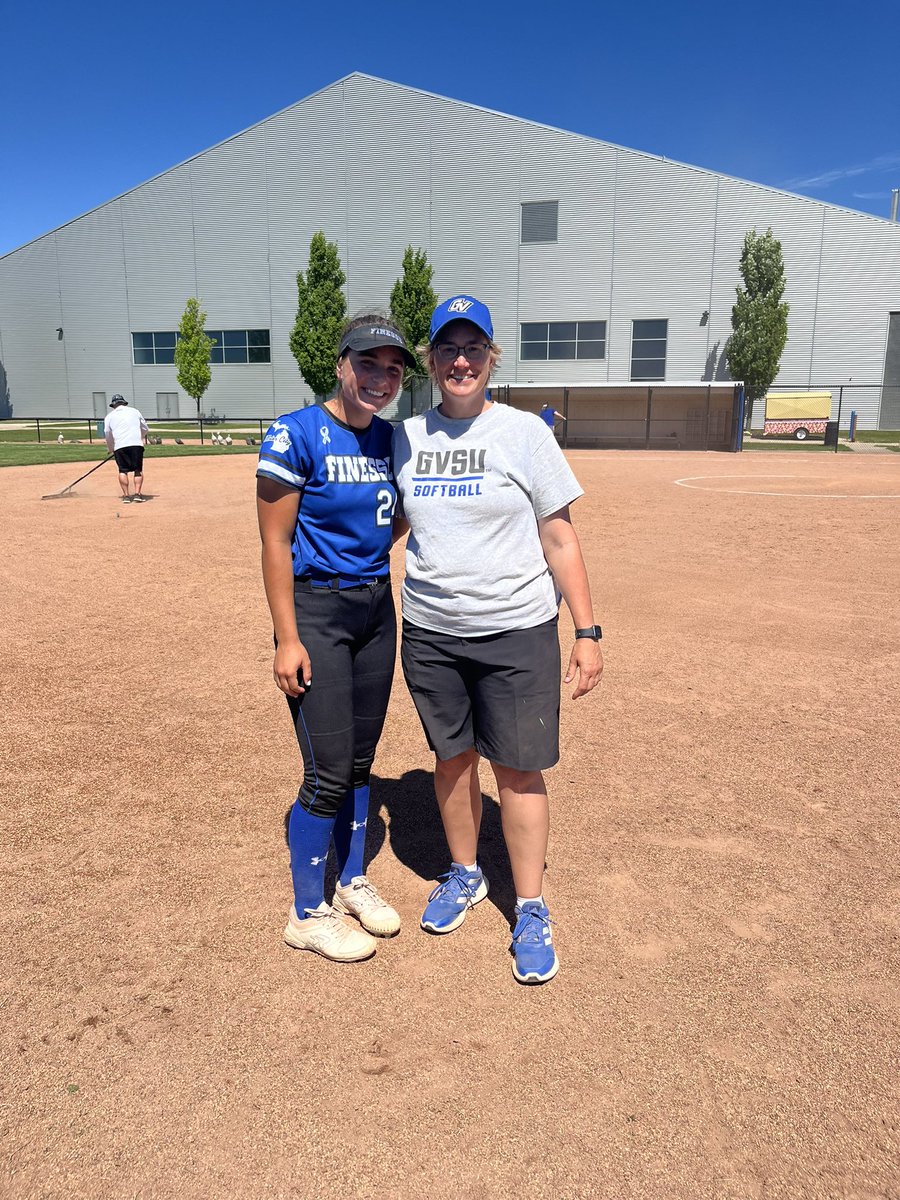 SophiaPaluk's tweet photo. Thank you so much @GVSUSoftball for a great camp Wednesday! I had a great time and I look forward to being back! @16uNeal https://t.co/nTor9SO0rb