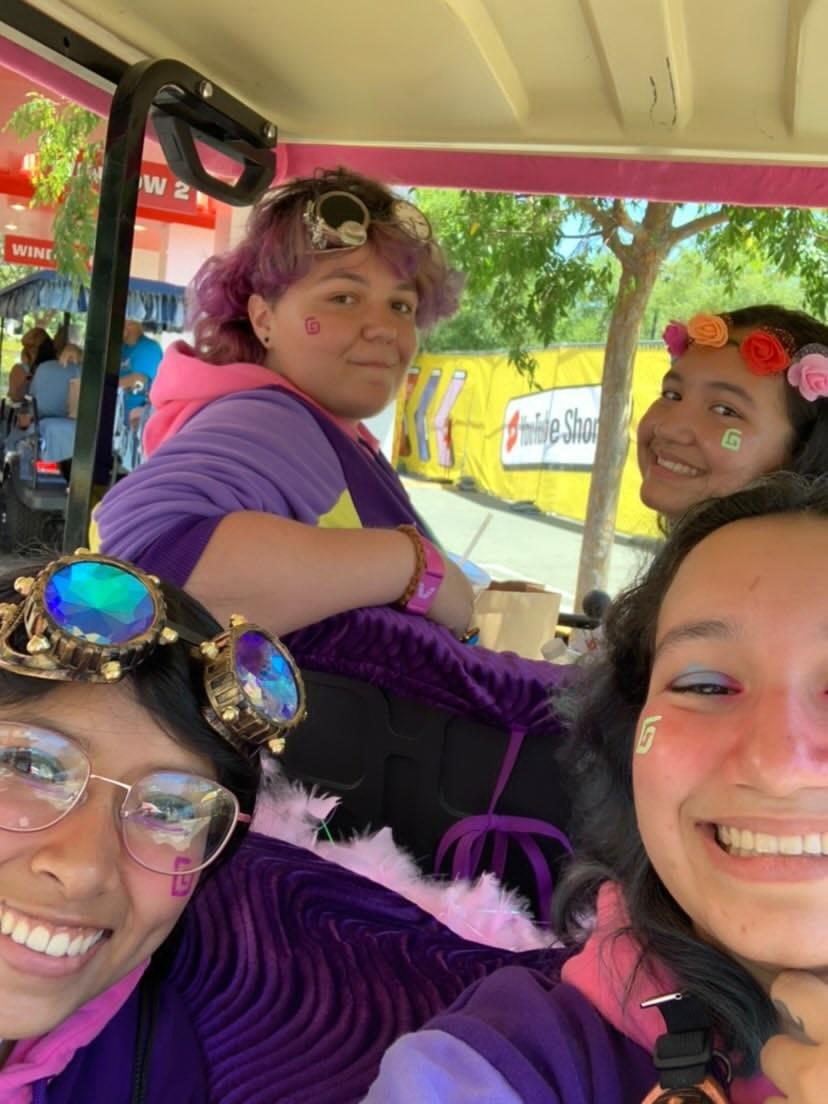 munchkinme2's tweet photo. #karlsquad #vidcon22 https://t.co/7AugHKbIY7