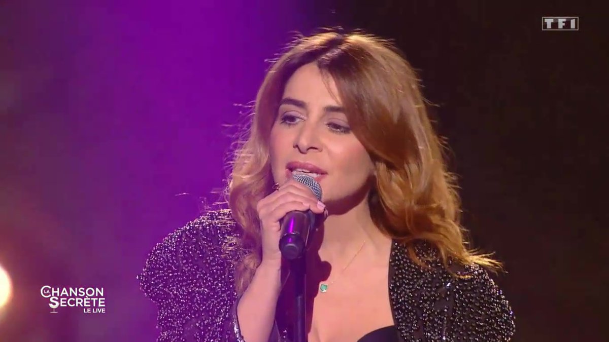 JulieZbyDE's tweet photo. #Lesamis Vous voulez (re)voir les jolis moments de notre belle @juliezenattioff dans #LachansonSecrete ? Sa surprise à @eric_antoine et son live de #RefaireDanserLesFleurs sont disponibles en #Replay à ce lien ♥ -> https://t.co/EcfNqfxCES

Bon kiff à tous ! #JulieZenatti #live https://t.co/D7Rf1NpFdF