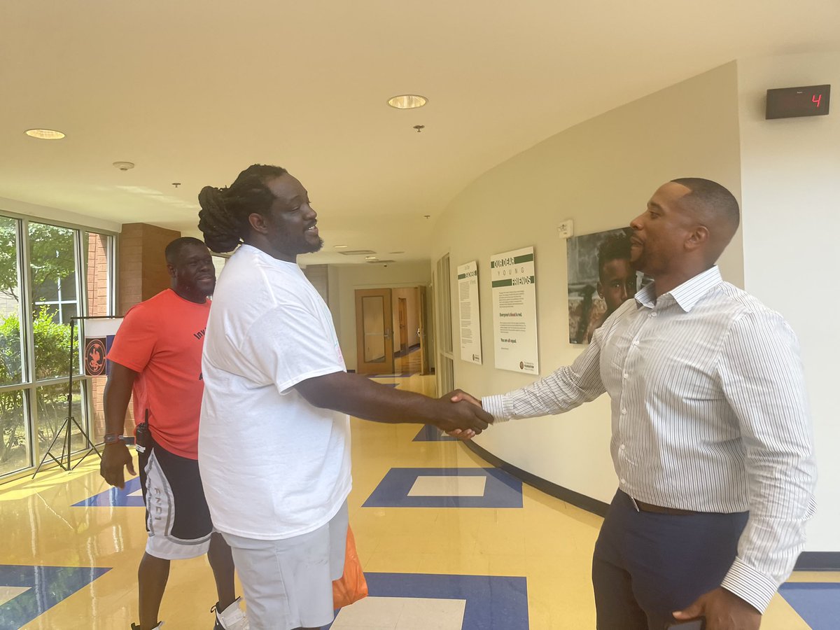 senmarks's tweet image. Had an amazing opportunity to speak with the football players of the @JLewisInvictus middle school. Amazing and attentive group. A lot of great and funny questions. Can’t wait until they take to the field to back up the talk lol #GOODTROUBLE