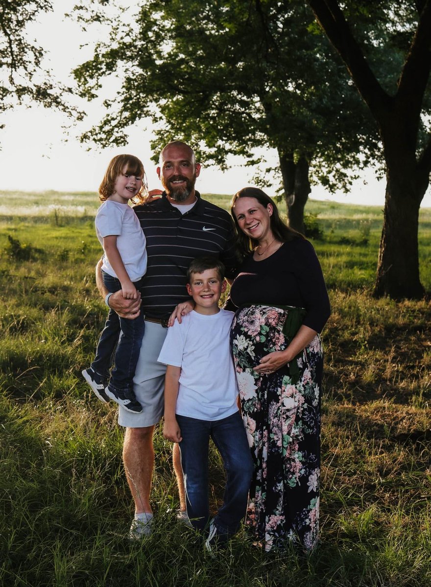 CoachMo40's tweet photo. Happy anniversary @mrscoachmo! 11 years and loving our life together. Great wife and amazing mom! You make pregnant look good! https://t.co/UiXOdcaI5q