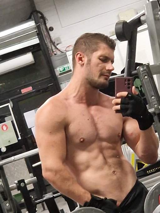 Front or back ?  https://t.co/49xFcm29TS https://t.co/WYagLVJkGn