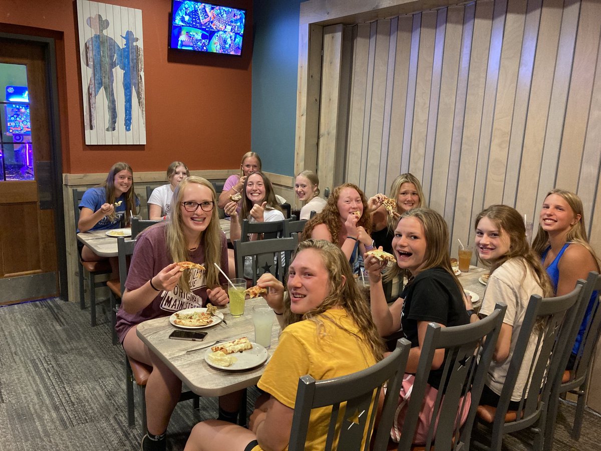 BergmanHoops's tweet photo. SCGBB goes 5-1 at the UND team camp. Only loss to Roseville by 1. Lots of toughness, improvement and fun! #SCGBB https://t.co/zcAeNwxO1V