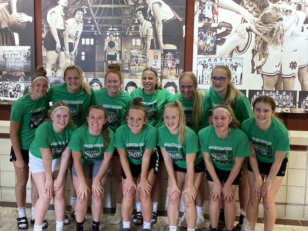 BergmanHoops's tweet photo. SCGBB goes 5-1 at the UND team camp. Only loss to Roseville by 1. Lots of toughness, improvement and fun! #SCGBB https://t.co/zcAeNwxO1V
