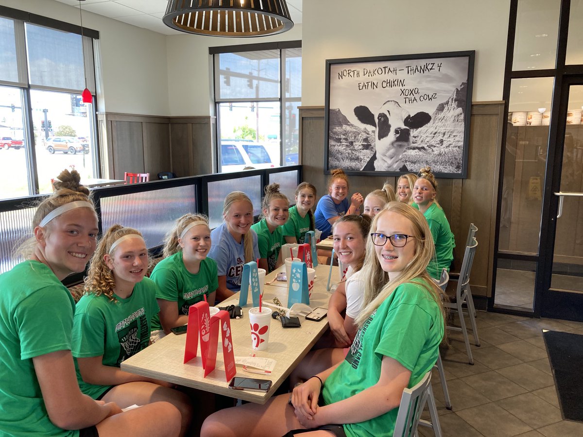 BergmanHoops's tweet photo. SCGBB goes 5-1 at the UND team camp. Only loss to Roseville by 1. Lots of toughness, improvement and fun! #SCGBB https://t.co/zcAeNwxO1V