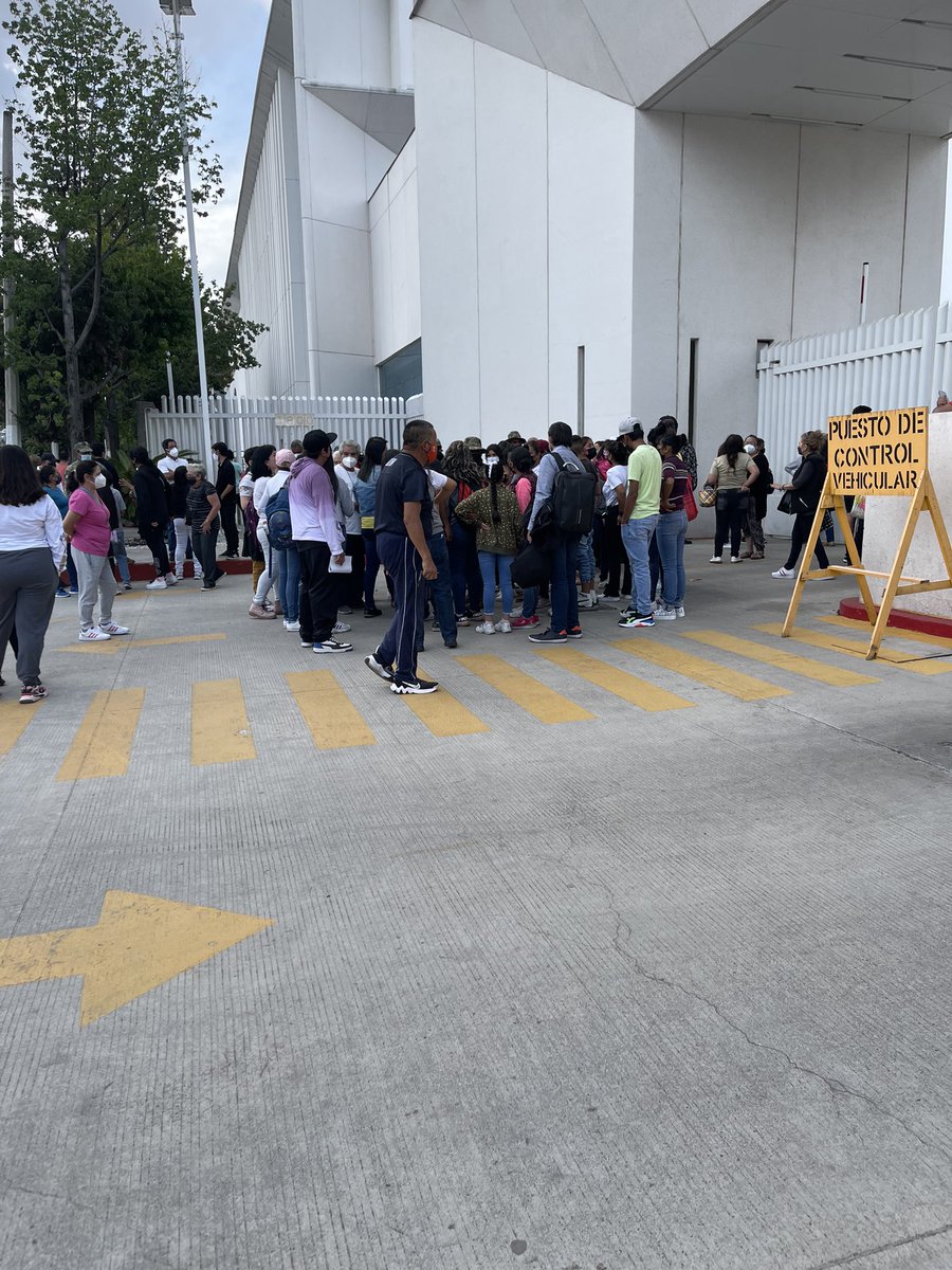 ruth2706's tweet photo. @SSaludCdMx Perfectamente dice aquí que es de 8 a 16:00 hrs. Sin embargo en CENCIS MARINA cerraron a las 14:00. Muchas personas nos quedamos sin la vacuna. Cual es la seriedad de sus comunicados ? https://t.co/wiOMkPOWWx