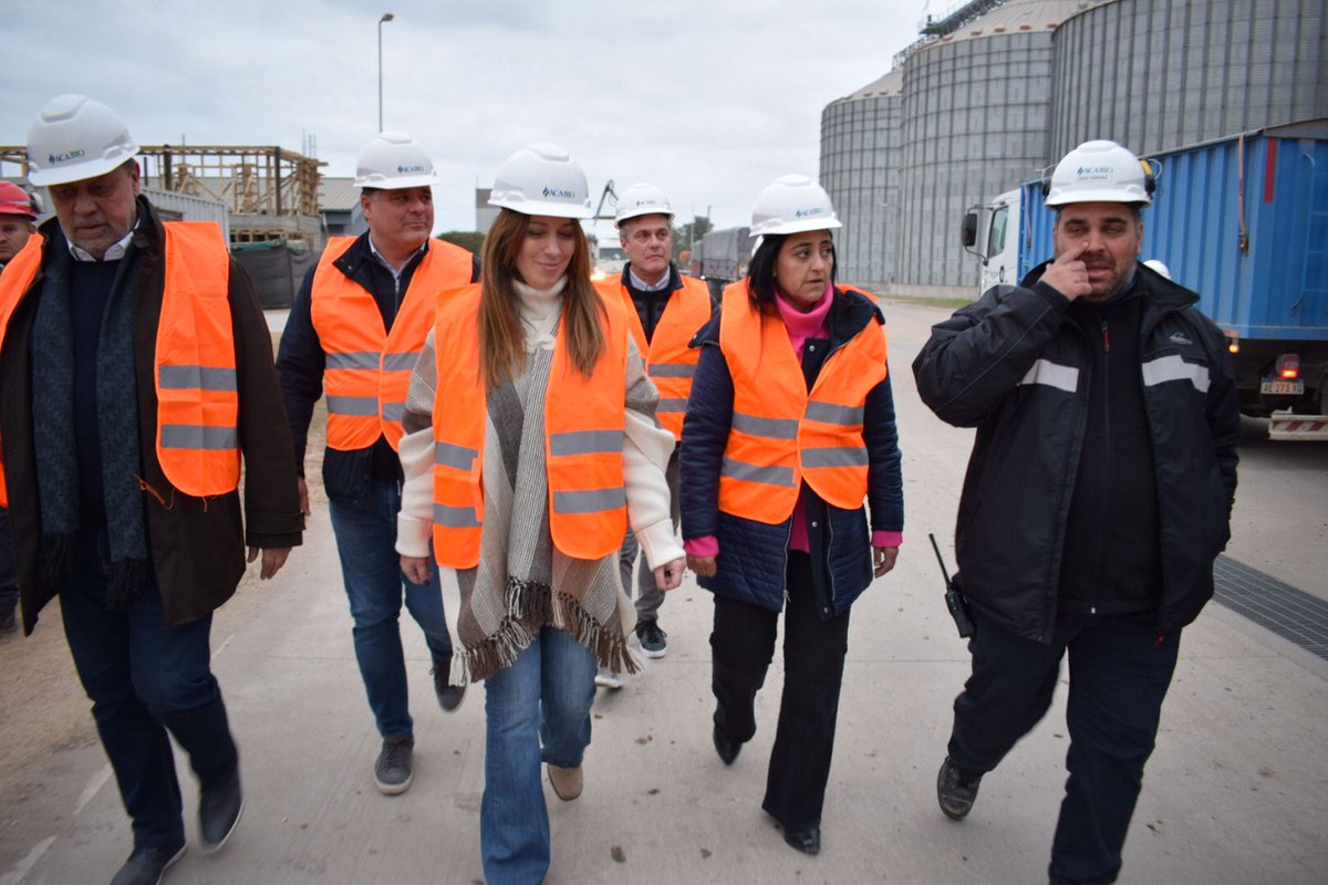 SoherElSukaria's tweet photo. El #biocombustible es la solución para el faltante de gasoil que paraliza al campo.
Con @mariuvidal visitamos #ACABIO en Villa Maria 👇🏻 https://t.co/Ex2Mn7yWHL