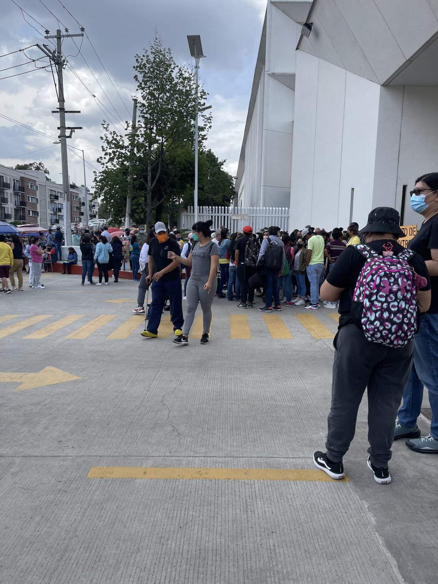 ruth2706's tweet photo. @locatel_mx Mentira !!!! Yo acudí el día de hoy a CENCIS MARINA  y a las 14:00 cerraron y muchas personas nos quedamos sin la vacuna https://t.co/NrLC9i0CHz