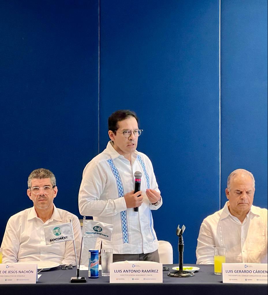 LuisAntoRamirez's tweet photo. En #Veracruz, celebramos la sesión del Consejo Consultivo Estatal @NafinOficial @bancomext; intercambiamos propuestas para diseñar acciones conjuntas en favor de la inversión. Gracias a @enachon Srio de @SEDECOPVer por su apoyo. @lopezobrador_ @R_Ramirez_O @CuitlahuacGJ https://t.co/J6qQzDYeJv