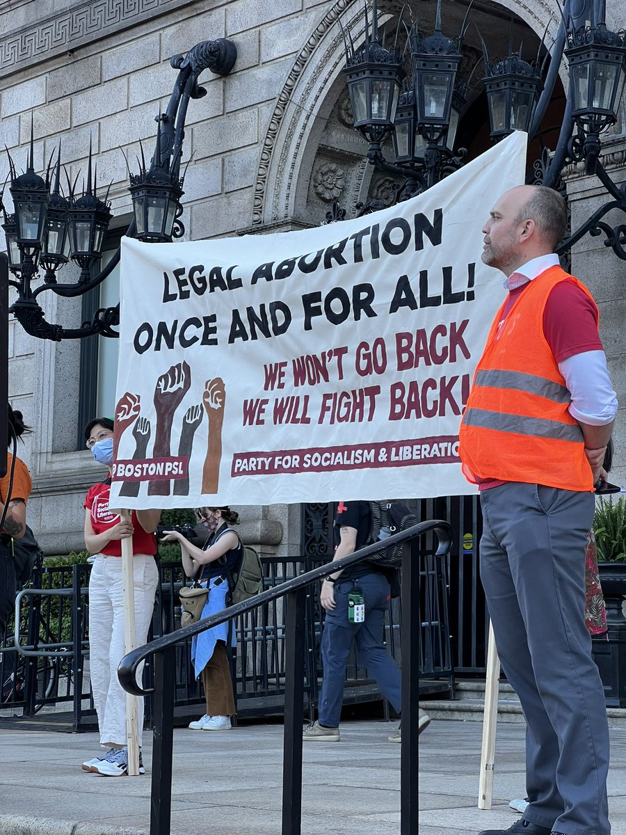 RayaAughtry's tweet photo. We the people will NOT back down! #RoeOverturned #bostonprotest #AbortionRightsAreHumanRights https://t.co/C0D7d6Nj7O