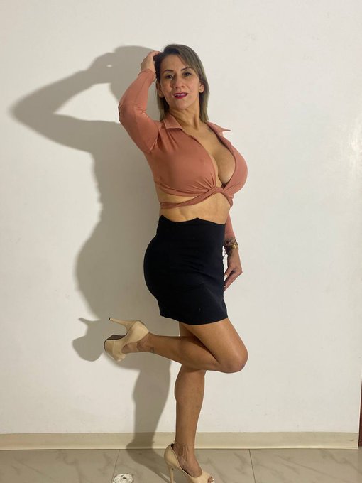 Strike a pose 💅  #FridayVibes #Friday #doggy #selflove https://t.co/4LlYmSvFnb<a href="/tag/fridayvibes"class="tags">#FridayVibes</a><a href="/tag/friday"class="tags">#Friday</a><a href="/tag/doggy"class="tags">#doggy</a><a href="/tag/selflove"class="tags">#selflove</a>