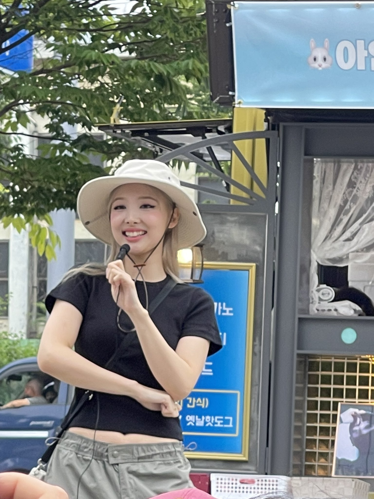 ale 🫧🎈 on Twitter "OUR SHINING LIGHT TOUR GUIDE https//t.co