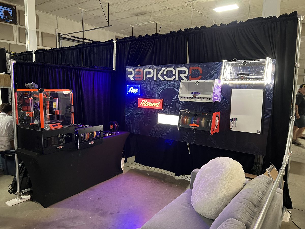 repkord's tweet photo. Amazing @MidwestRRfest setup day! Great help from so many awesome peeps today. Major shout outs to @ChuckHellebuyck @DubMFG @PrimaNeutrina @Bryan_Vines @JoeSpanierMakes @3dgloop &amp; everyone else who helped with setup. Thank you all for making a booth of one feel so full! https://t.co/YVHR4lVFjD