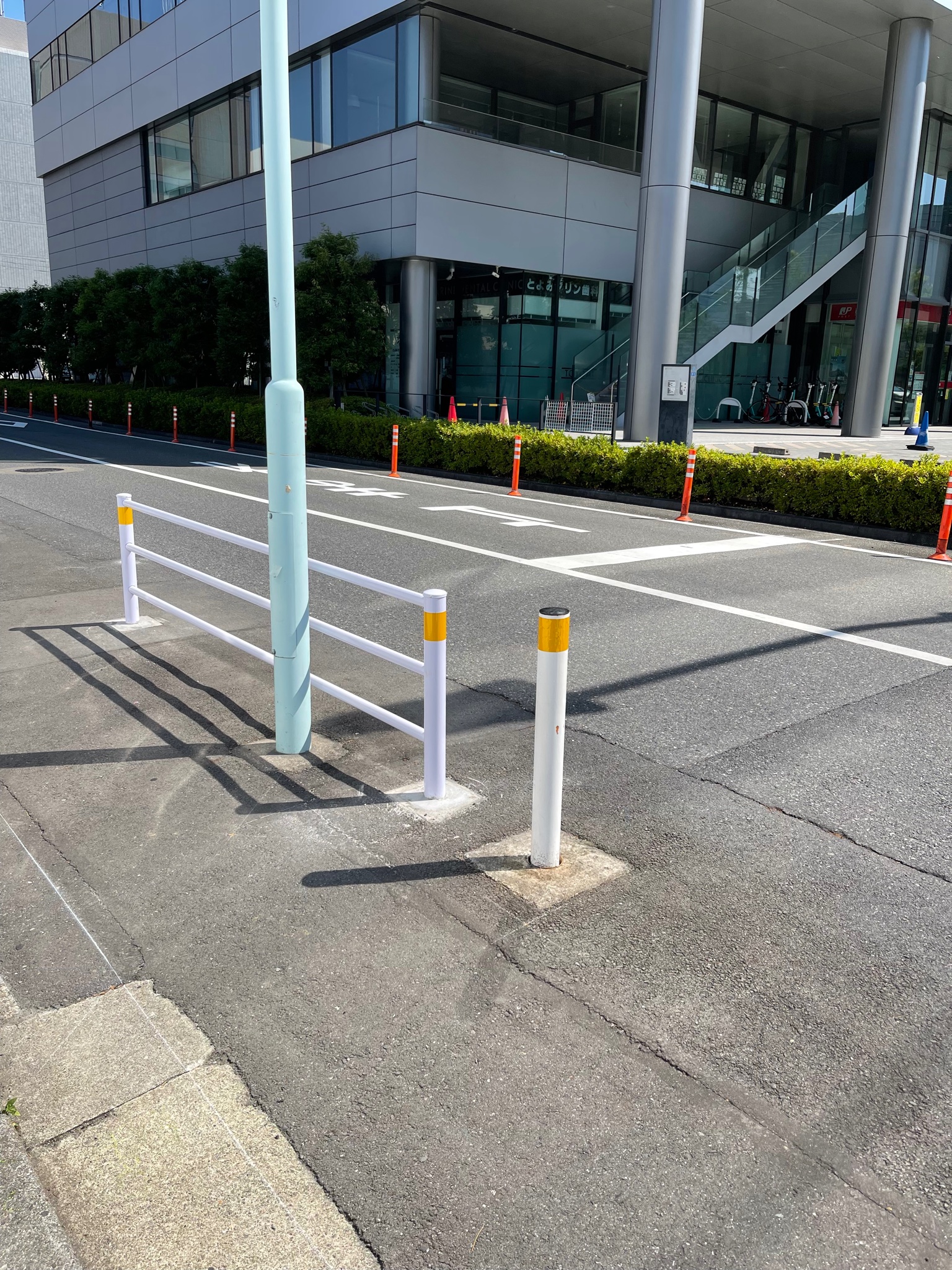 Kachitomo 先日壊れていたガードレールとポール すっかり直っていました 高橋区議素早い対応ありがとうございました T Co Uafmvkd0bq Twitter