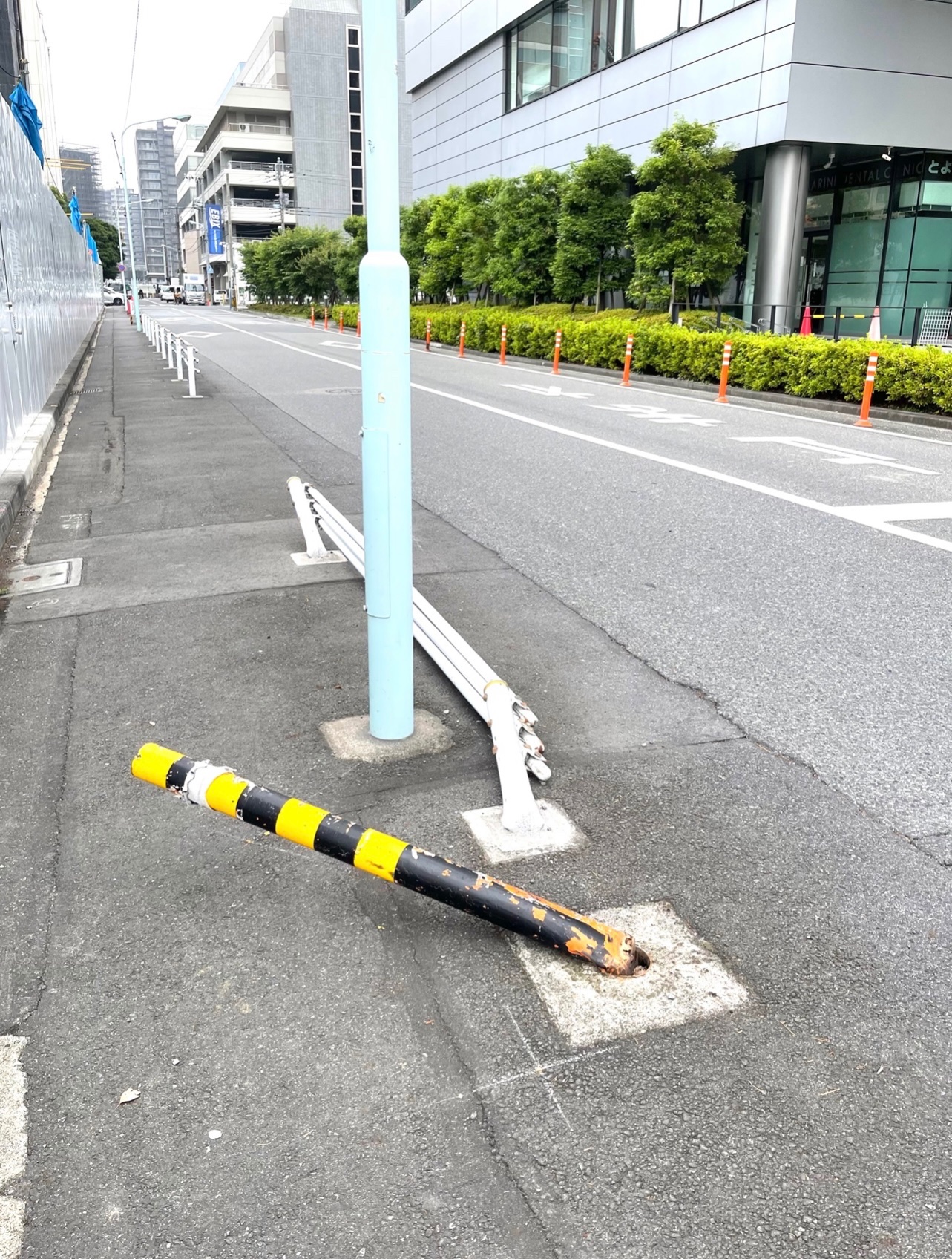 Kachitomo 先日壊れていたガードレールとポール すっかり直っていました 高橋区議素早い対応ありがとうございました T Co Uafmvkd0bq Twitter