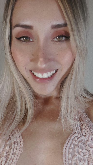 ON NOW LOVE 🌸 #SaturdayVibes #streamergirl #Barbie #latinamami https://t.co/0WVR6462mQ<a href="/tag/saturdayvibes"class="tags">#SaturdayVibes</a><a href="/tag/streamergirl"class="tags">#streamergirl</a><a href="/tag/barbie"class="tags">#Barbie</a><a href="/tag/latinamami"class="tags"><span>#latinamami</span></a>