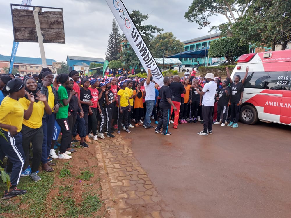 Official_UOC's tweet photo. Mr. William Blick, IOC Member flags off students at Mbogo High School for the Olympic Day run @WilliamFBlick @NCSUganda1 @iocmedia @drukare https://t.co/8GIzIk4WiM
