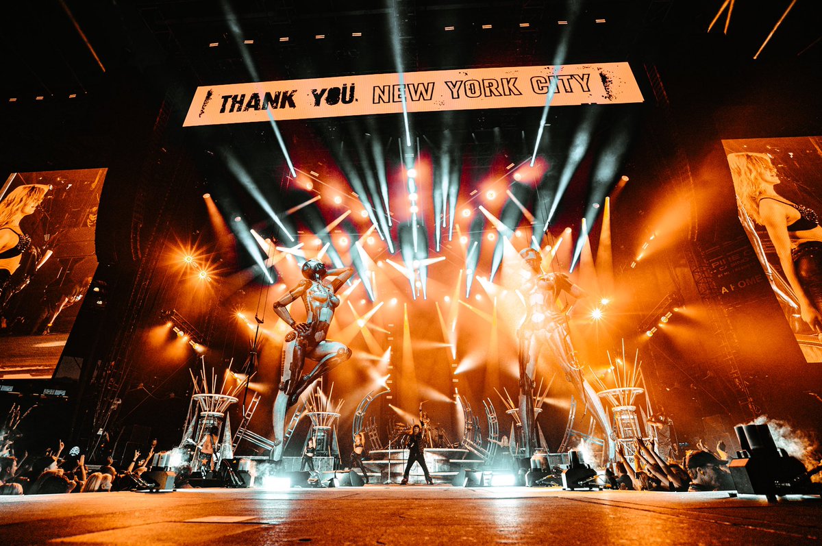 Mötley Crüe tweet media