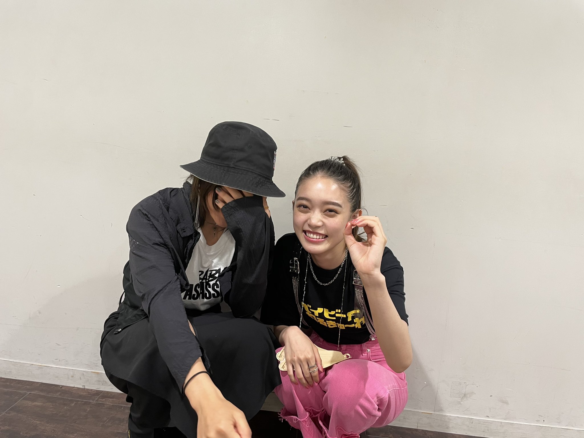 ベイビーわるきゅーれ フォトグラフ Tシャツ 黒 Lサイズ 髙石あかり 伊澤彩織 ベイビーわるきゅーれ フォトグラフ Tシャツ 黒 Lサイズ 髙石