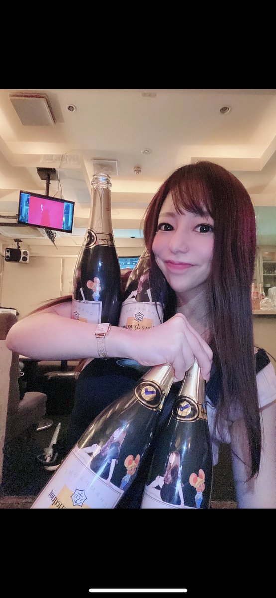 ayuminminminnie's tweet photo. おばはん潰れかけの写真集😇
これ誰に需要あるん？sorry🤢

思い出を振り返ってうるっとなり🥲🥲🥲写真撮れてない人、後日一緒に撮���て下さい🙇‍♀️

締め日まで休まず行く予定なので、まだまだ後祝い待ち続けます😂
おばはんはしぶといで👵👵👵🤟

今月きっと、1番愛された37歳です

生きてて良かったです https://t.co/RSLkmSADQ7