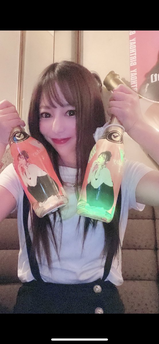 ayuminminminnie's tweet photo. おばはん潰れかけの写真集😇
これ誰に需要あるん？sorry🤢

思い出を振り返ってうるっとなり🥲🥲🥲写真撮れてない人、後日一緒に撮���て下さい🙇‍♀️

締め日まで休まず行く予定なので、まだまだ後祝い待ち続けます😂
おばはんはしぶといで👵👵👵🤟

今月きっと、1番愛された37歳です

生きてて良かったです https://t.co/RSLkmSADQ7