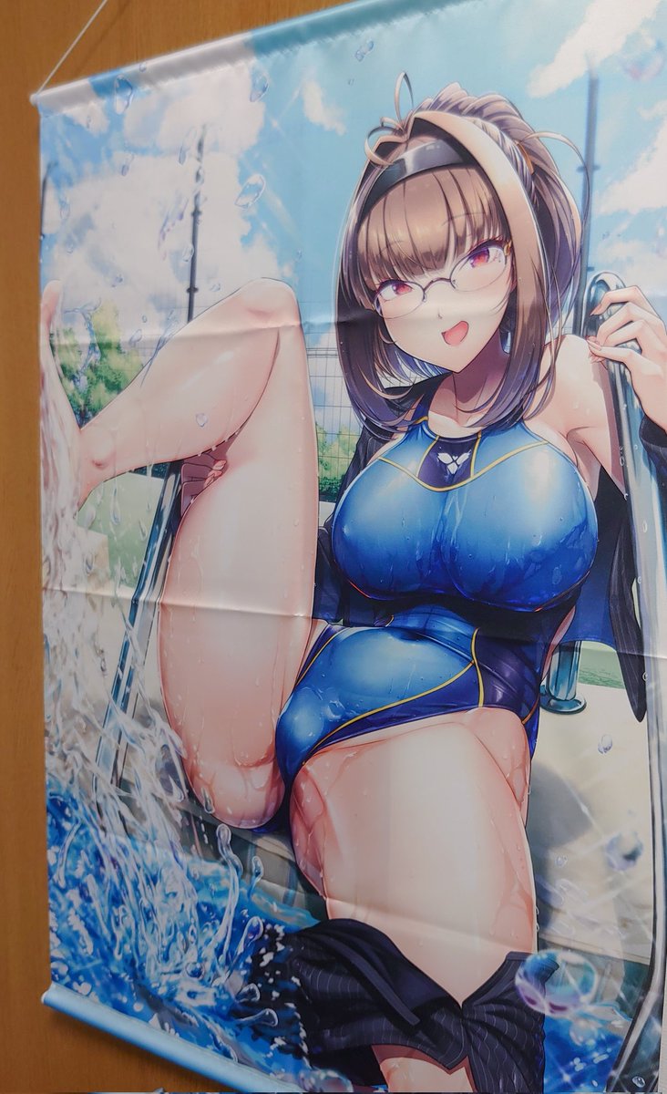 メロン特典のB2タペストリーのサンプルです!
発色よくていいぞー
ポール分割で組み立てるタイプだからコンパクトでいいわね 