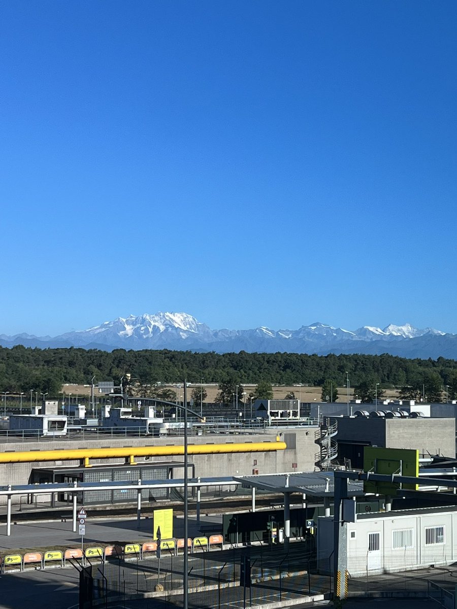 juliusbatistos's tweet photo. Window Apls morning view https://t.co/luAyko9zok