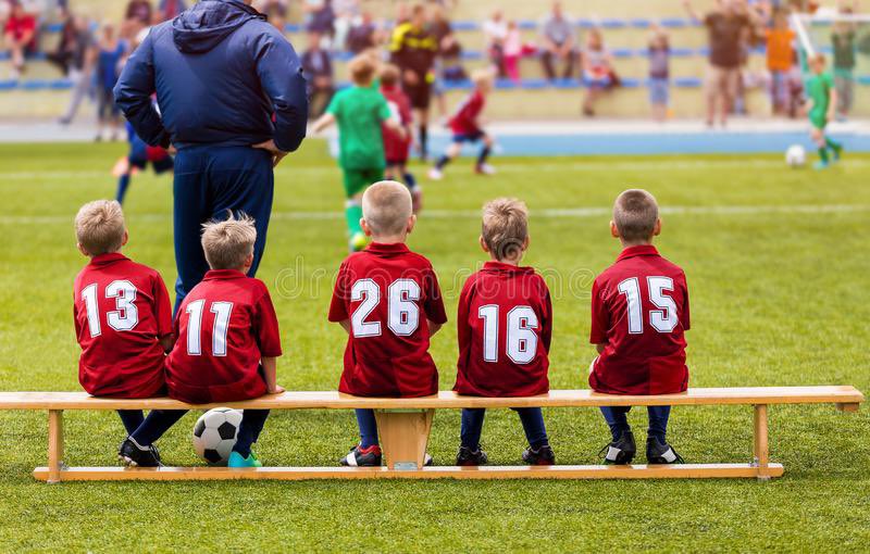 Torneos de verano

…ahora que están infinidad de niñ<a href="/s/">『S』</a> disfrutando de la maravillosa experiencia de ir con sus compañeros a un torneo de verano…

…no olvidemos que han ido a jugarlo…

…no a mirar “como lo juegan” sus compañeros..

…lo bonito de los torneos…es jugarlos !!!