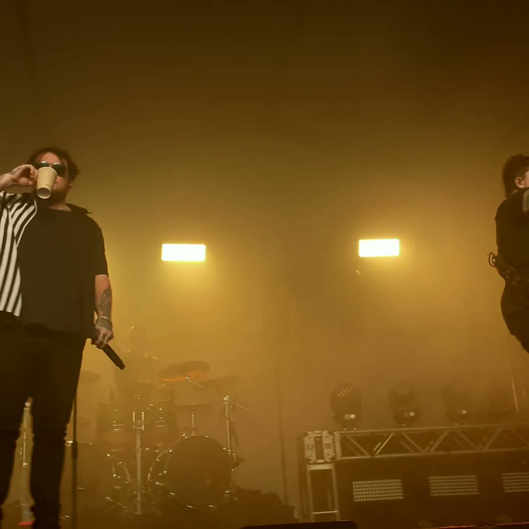 RafaReynada's tweet photo. Mi primer concierto de @AAofficial y estuve hasta adelante 😎😎🔥🔥🖤🖤 https://t.co/l3tSu5C18f