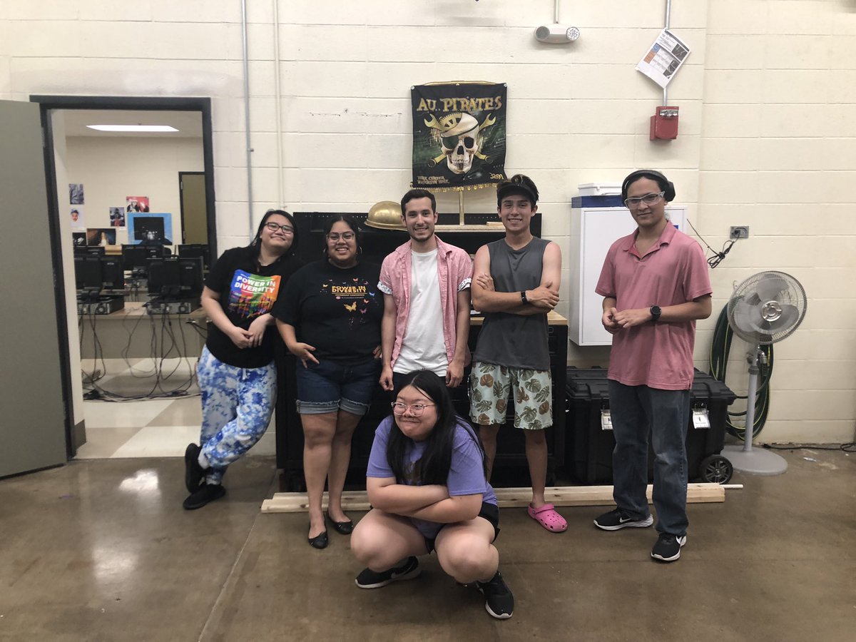 ParkCenterRobot's tweet photo. So thankful to our @ParkCenterSrHS alumni who come to help out our young roboticists for summer build version 2. Others sent their best but were not able to join us.  Thank you to those pictured and those that were here earlier in the week but not pictured here. https://t.co/v7avZQKSt3