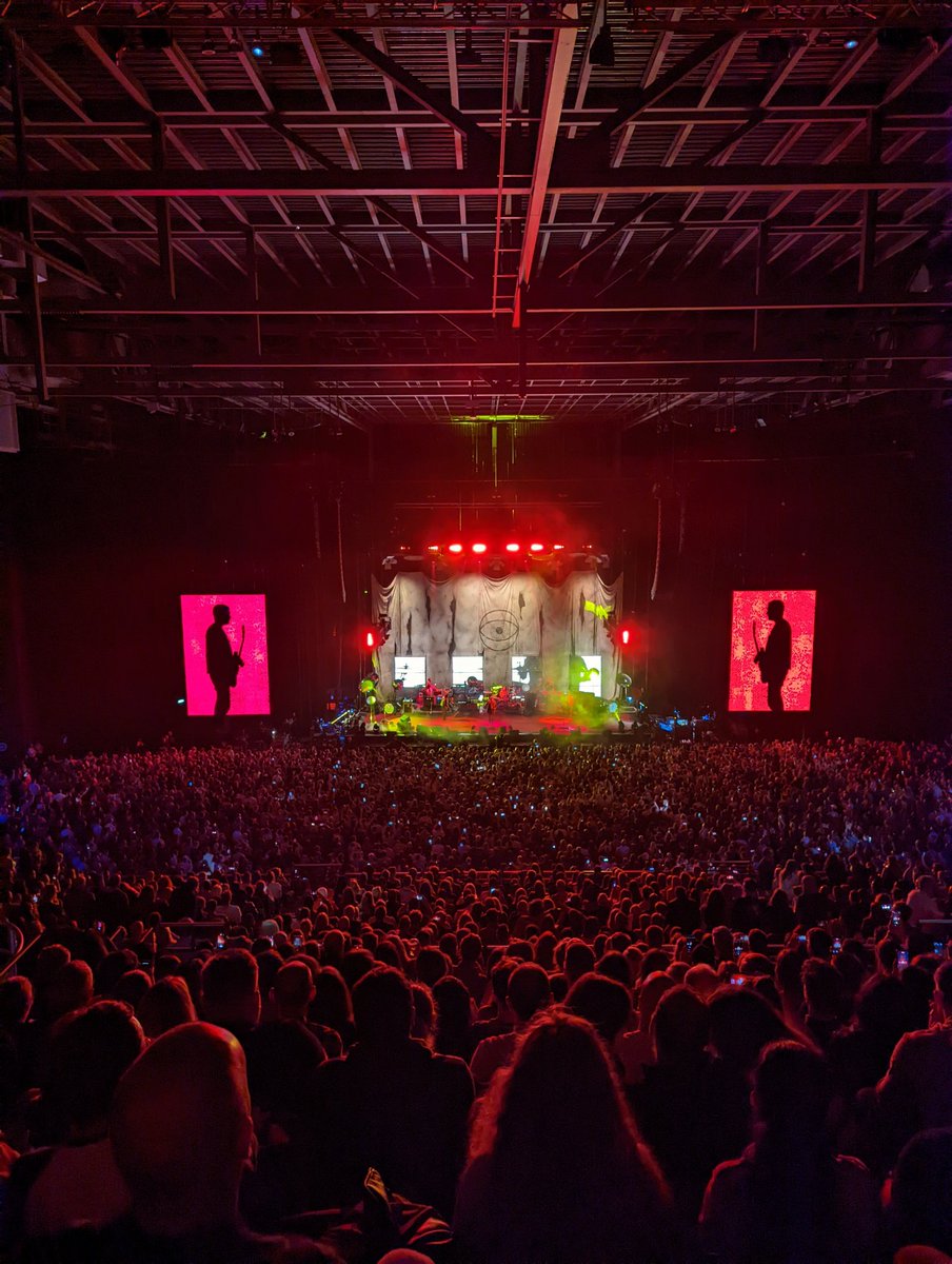 Roxyr06's tweet photo. @doctorfollowill I've been to many concerts over the years but that was THE BEST I've ever experienced. Love you guys, AMAZING, thank you so much ❤️ https://t.co/ln7A7RpYqa