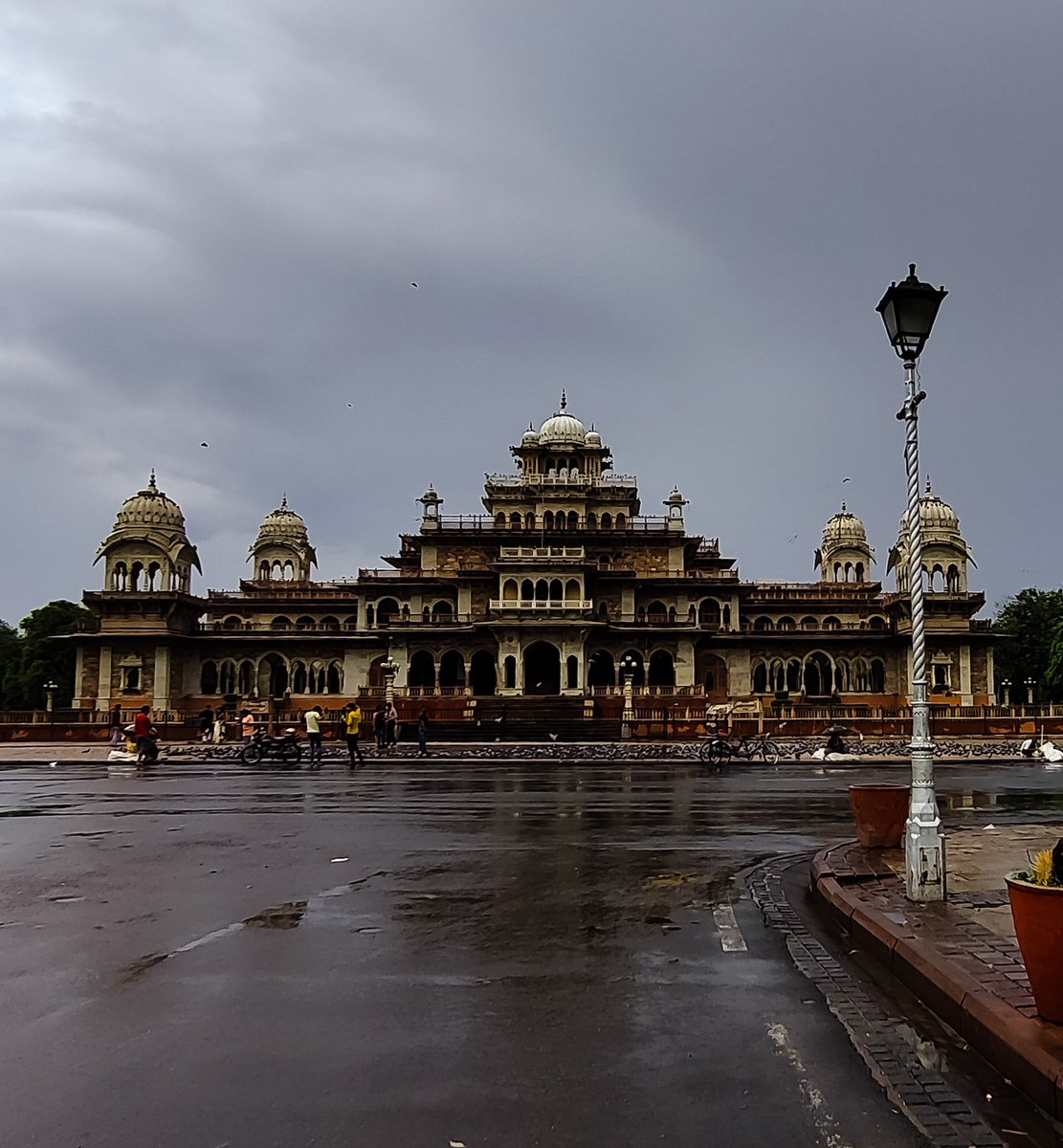 jsr_1974's tweet photo. Picture perfect moment after early morning showers ! 

#JaipurSightseeing #jaipur #Monsoon2022 #IncredibleIndia #travelphotography #travelindia #travelblog #travelmore https://t.co/Xbq1s6s4QK