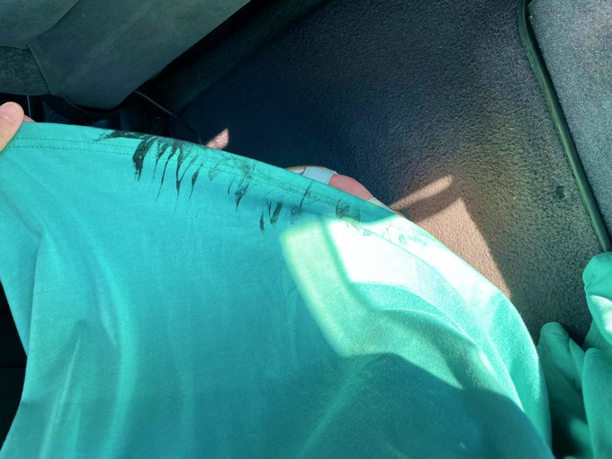 エスカレーターにスカート巻き込まれて、脱がされると思ったし、油が。。。 悲しみの極みです。 https://t.co/9yMKdbmwIM