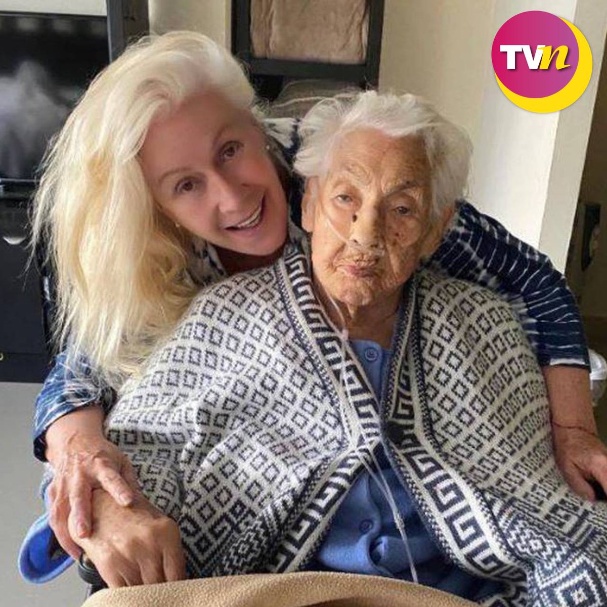 🔴 #ÚLTIMAHORA
Lamentamos profundamente el fallecimiento de doña Eva Mange, abuelita de Laura Zapata y Thalía, #QEPD.
En un momento más información.