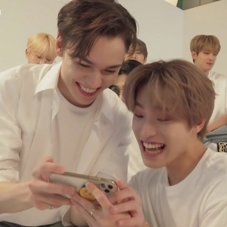 — it's you they add up to

- vernon/dino
- english, 1.5k words, rated t
- strangers to lovers
- inspired by Little Things by One Direction
• for <a href="/SVT1DFEST/">SVT 1D FIC FEST: BEST SONG EVER</a> 

archiveofourown.org/works/39464460