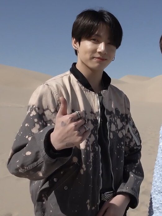 jvngkoox's tweet photo. Sayangku manisku cantikku @nenaixin 

Selamat ulangtahun 🥳 akhirnya bisa manggil noona untuk 2 bulan ke depan 

Buat kadonya silakan klaim di dm https://t.co/8k0xc0KqDd
