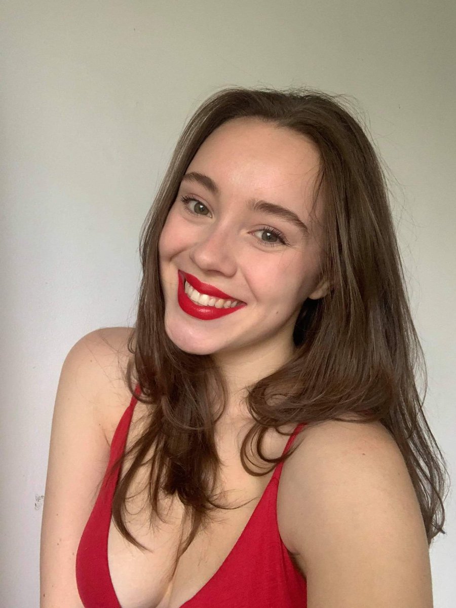 Juliamom_'s tweet photo. Am I pretty with red lips?😇 https://t.co/KAoSSIm5Gs