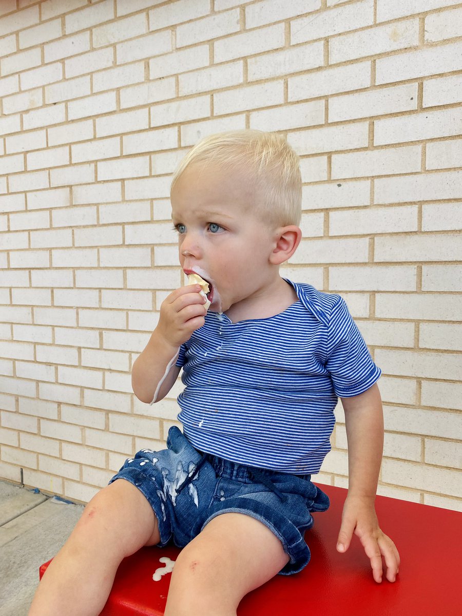 BethanyJBenton's tweet photo. @EatAndys here is your new promotional pictures. You're welcome. 🤣 #weloveandys https://t.co/1ISdINlJn9