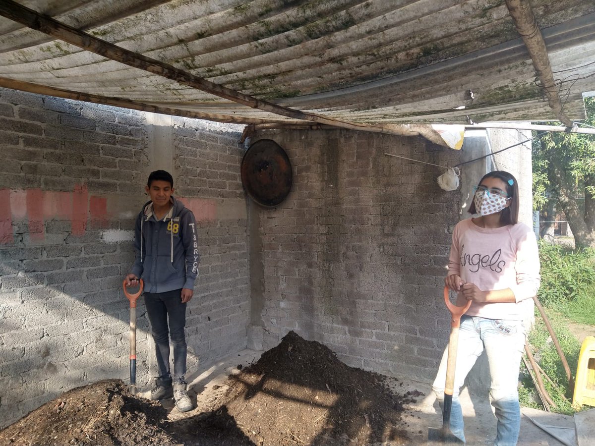 Todo lo que producen los jóvenes en el huerto agroecológico de Texcoco.
#SinAgrotoxicos
#Conbioinsumos
#ComercioLocal
<a href="/GobiernoMX/">Gobierno de México</a>
