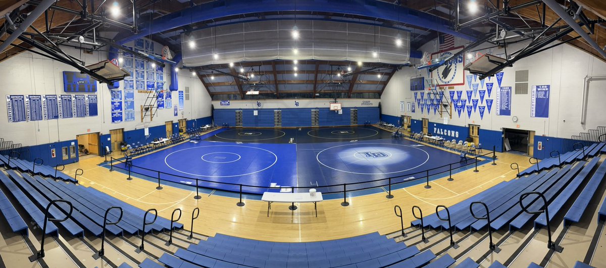 Some may disagree, but gymnasiums look better with wrestling mats covering the floor 👀🤫