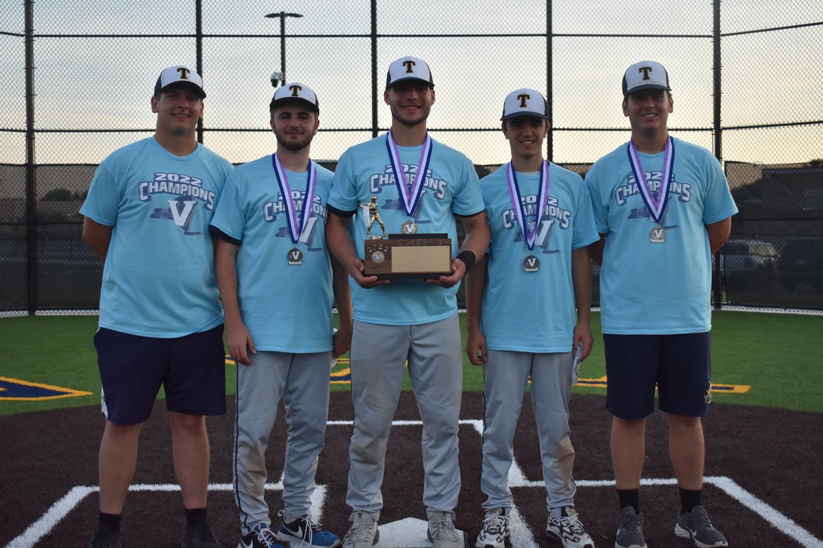 TitansBBall18's tweet photo. Congratulations to our 5 seniors on their graduation tonight!  An outstanding group of young men who helped lead us to back to back sectional titles! We will miss you and wish you the best as you enter your next chapter in life.  Always remember: Once a Titan, always a Titan! https://t.co/cPa7x39nJX