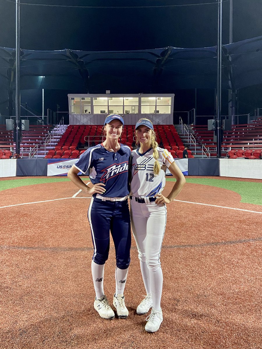 Things you love to see. ⬇️ Former pitcher @kickem2theKIRB (@vibesoftball) and coach Sami Fagan (@USSSAPride) are spending their summers playing professional softball, and tonight they played against each other.