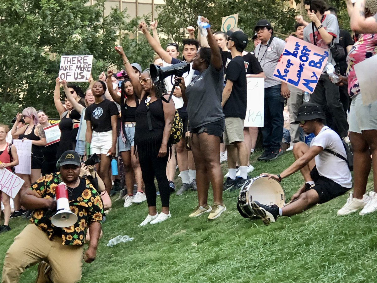 TXOrgProject's tweet photo. Scenes from the streets this evening.

#AbortionRights #AbortionIsHealthcare #AbortionIsEssential https://t.co/IDZD0LBOTT