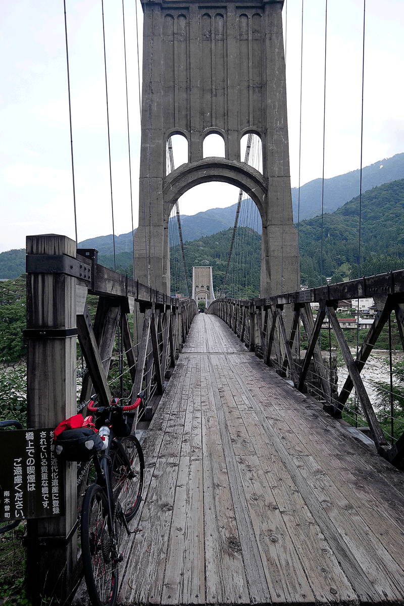 美しい桃介橋へ。
（通行はせず撮影のみ）

#おりたたぶ
#ブルホーン
#tern
#メトレア