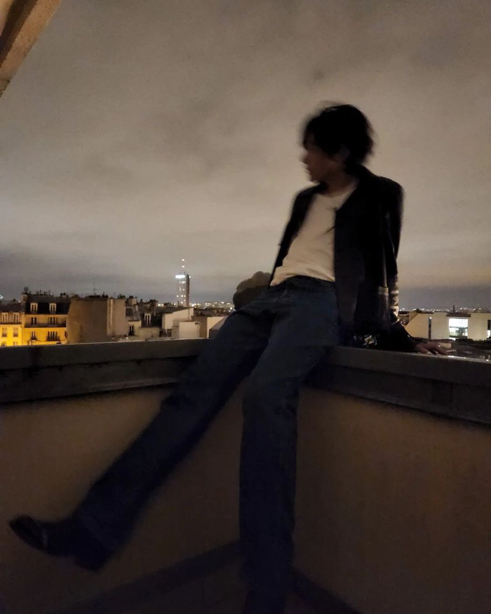 btsinthemoment's tweet photo. [thv] instagram post 

🐯 Bonjour🙋🏻‍♂️ Paris Ça fait un bail🔥 https://t.co/MA4s2msWWV