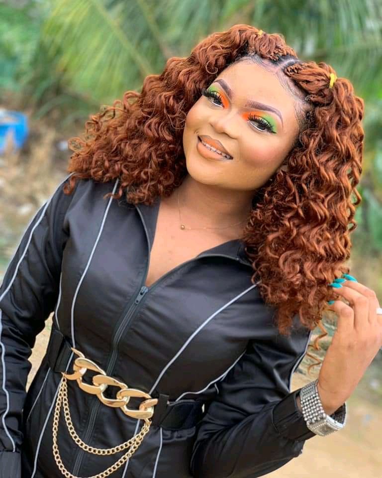 Reporter4Music's tweet photo. Bientôt 3 mois que la chanteuse et compositrice @Larifina21 🇨🇲🌍 a remporté le #TRUEMUSICCHALLENGE de @Ballantines @BallantinesCM sous le mentorat de @fallyipupa01 . La pétillante artiste de 23 ans nous réserve des surprises sous @U_M_Africa 🔥😉 @ImageNationPR @santherlabelle https://t.co/sCNhlPZKVN
