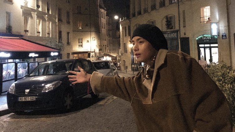 taeteland's tweet photo. this kim taehyung vibe in paris… https://t.co/2YsQUmx65K
